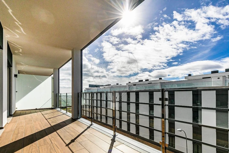 Apartamento T3 para Arrendamento em Porto Salvo Foto 31