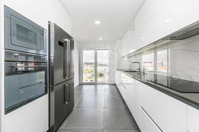 Apartamento T3 para Arrendamento em Porto Salvo Foto 26