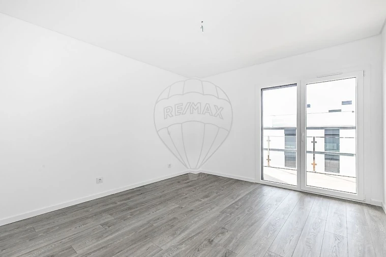 Apartamento T3 para Arrendamento em Porto Salvo Foto 15