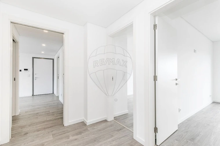 Apartamento T3 para Arrendamento em Porto Salvo Foto 29