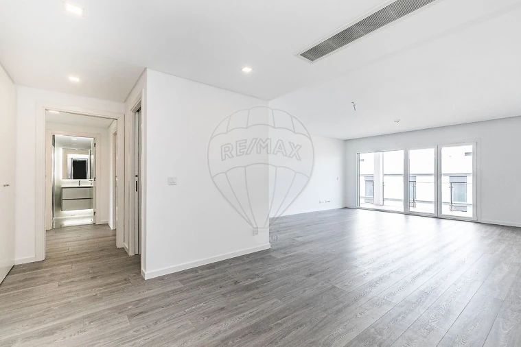 Apartamento T3 para Arrendamento em Porto Salvo Foto 20