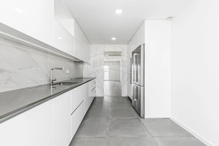 Apartamento T3 para Arrendamento em Porto Salvo Foto 22