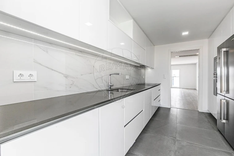 Apartamento T3 para Arrendamento em Porto Salvo Foto 23