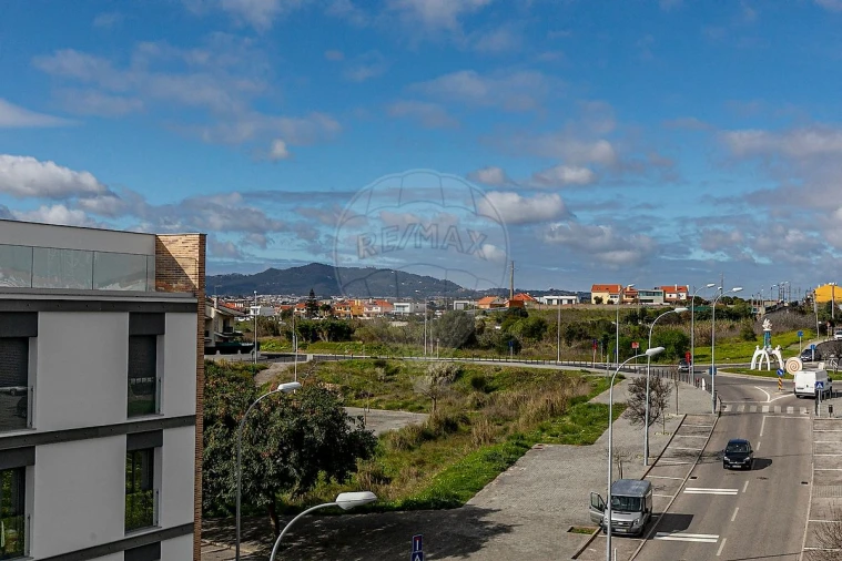 Apartamento T3 para Arrendamento em Porto Salvo Foto 3