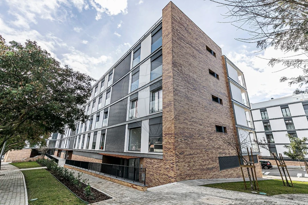 Apartamento T3 para Arrendamento em Porto Salvo Foto 8