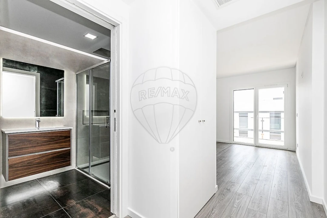 Apartamento T3 para Arrendamento em Porto Salvo Foto 28