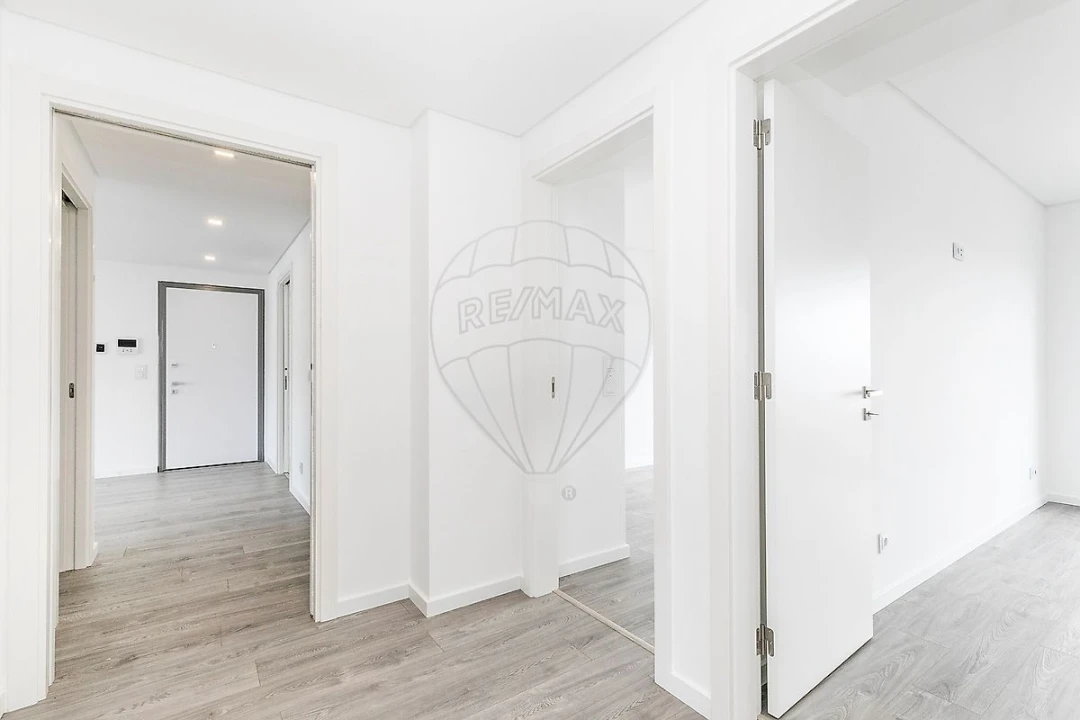 Apartamento T3 para Arrendamento em Porto Salvo Foto 29