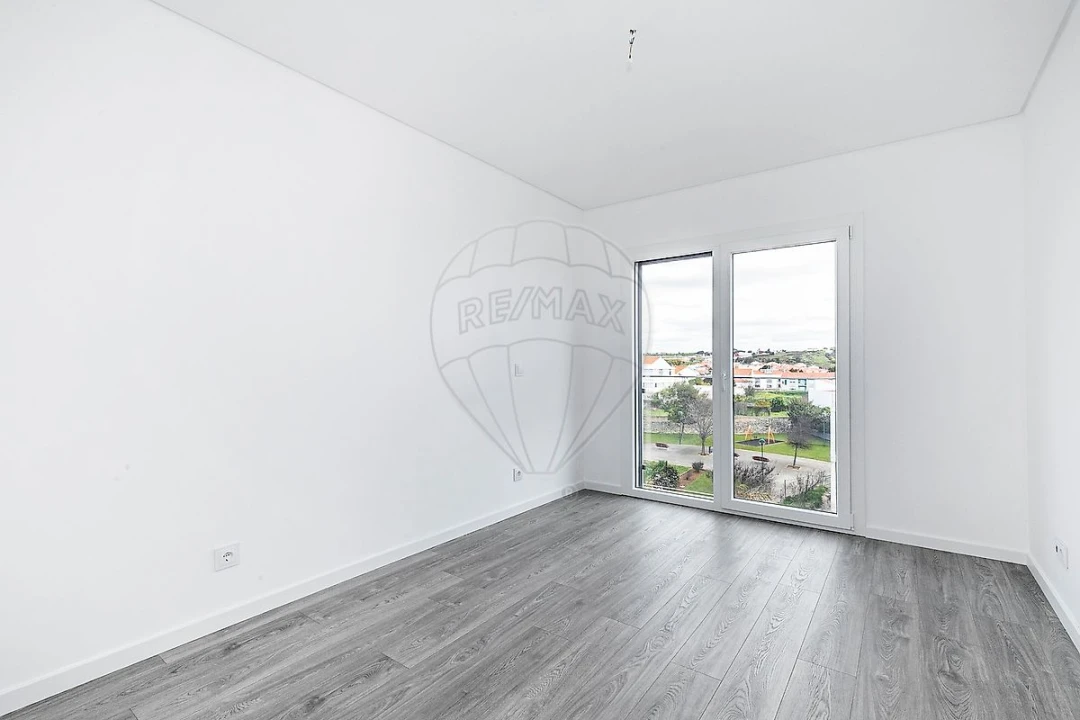 Apartamento T3 para Arrendamento em Porto Salvo Foto 19