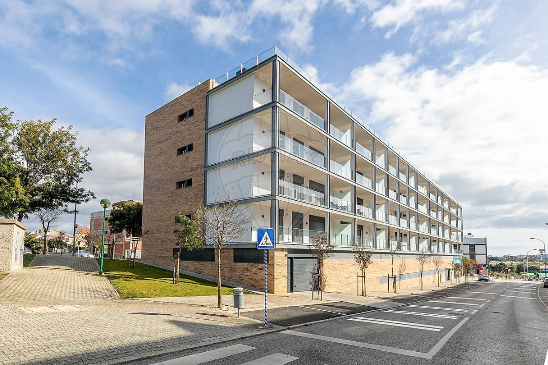 Apartamento T3 para Arrendamento em Porto Salvo Foto 7