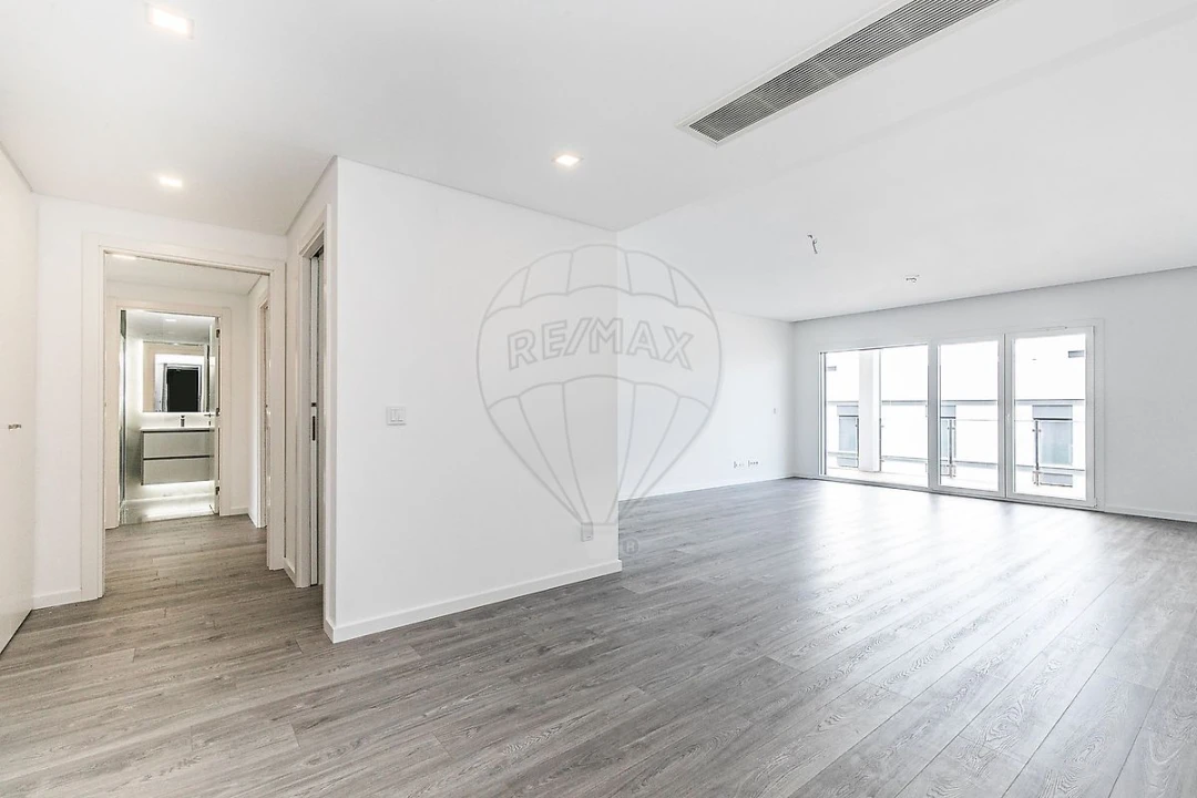 Apartamento T3 para Arrendamento em Porto Salvo Foto 20