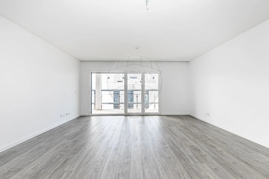 Apartamento T3 para Arrendamento em Porto Salvo Foto 11