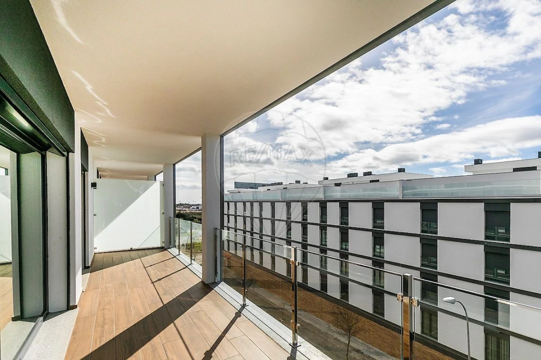 Apartamento T3 para Arrendamento em Porto Salvo Foto 32