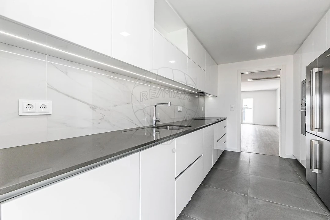 Apartamento T3 para Arrendamento em Porto Salvo Foto 23