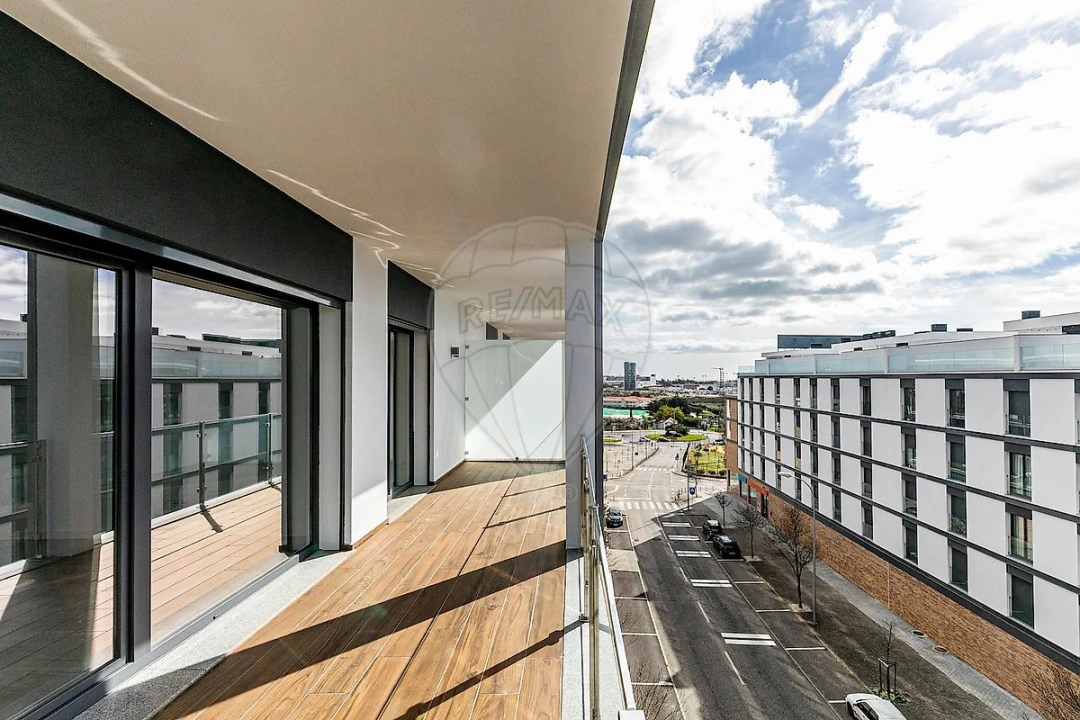 Apartamento T3 para Arrendamento em Porto Salvo Foto 36