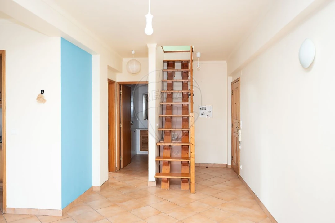 Apartamento T1 para Venda em Lourinhã e Atalaia Foto 2