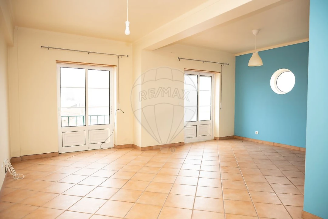Apartamento T1 para Venda em Lourinhã e Atalaia Foto 1