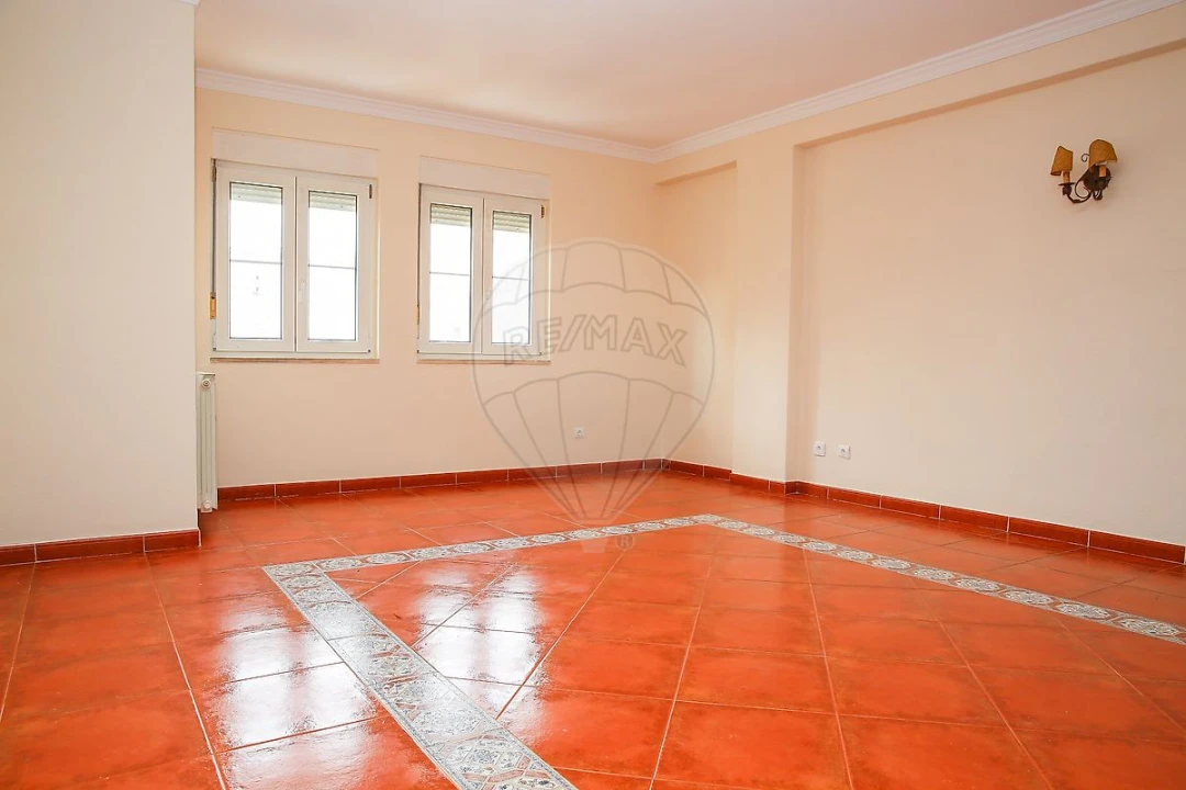 Apartamento T3 para Arrendamento em Carregado e Cadafais Foto 25