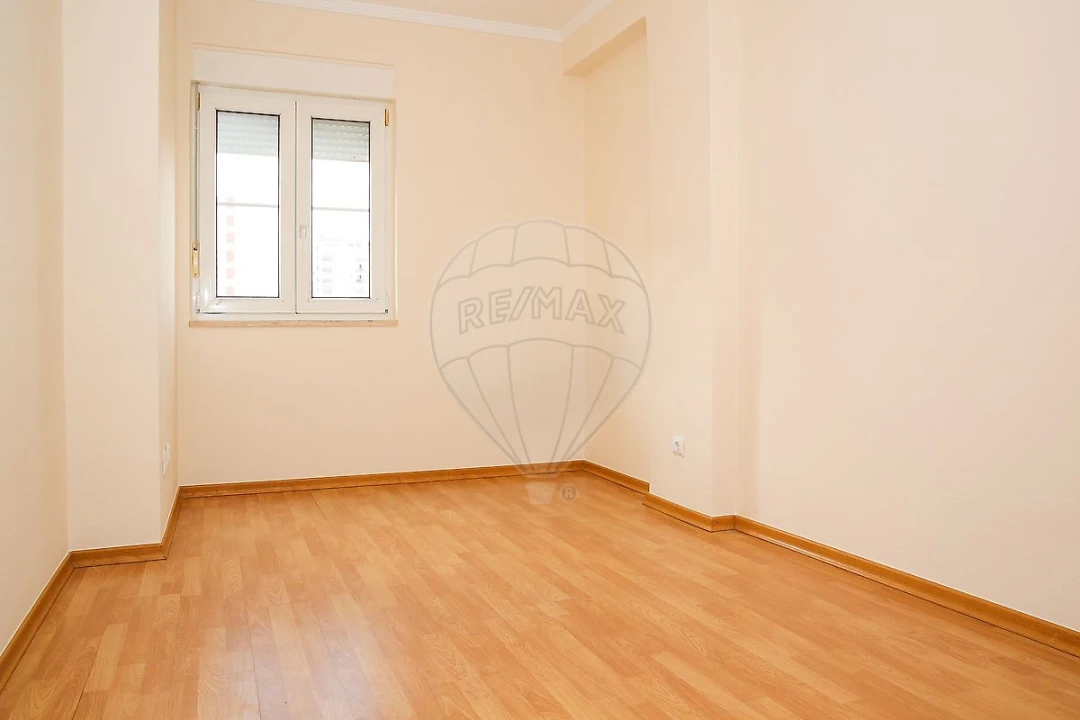 Apartamento T3 para Arrendamento em Carregado e Cadafais Foto 5