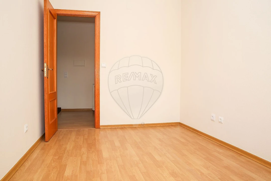 Apartamento T3 para Arrendamento em Carregado e Cadafais Foto 14