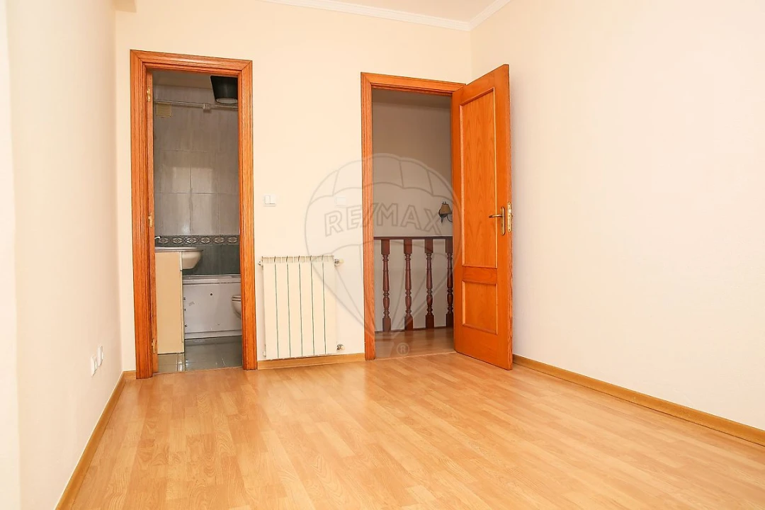 Apartamento T3 para Arrendamento em Carregado e Cadafais Foto 2