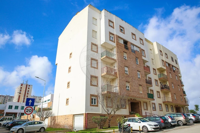 Apartamento T3 para Arrendamento em Carregado e Cadafais Foto 3