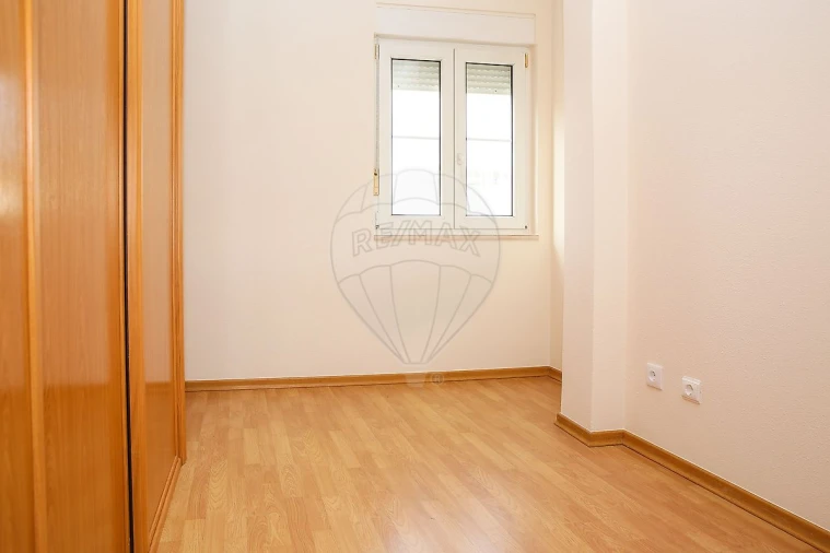 Apartamento T3 para Arrendamento em Carregado e Cadafais Foto 12