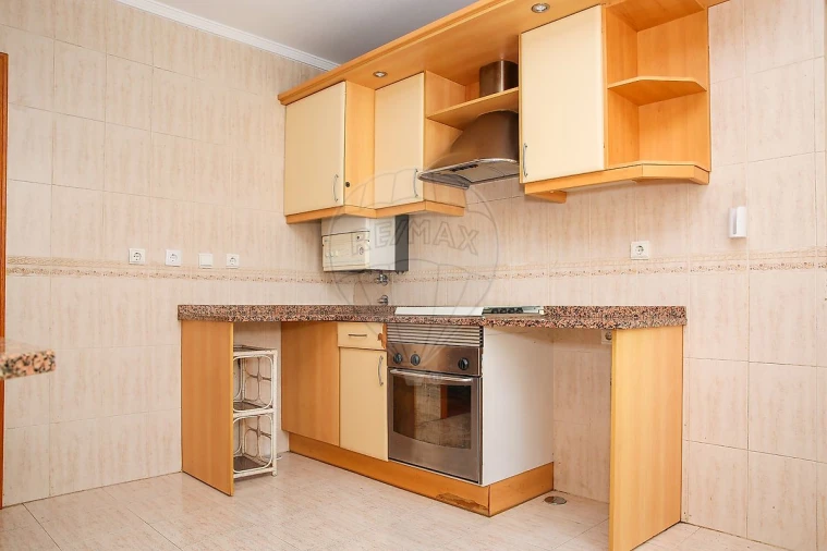 Apartamento T3 para Arrendamento em Carregado e Cadafais Foto 32