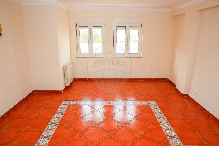 Apartamento T3 para Arrendamento em Carregado e Cadafais Foto 21