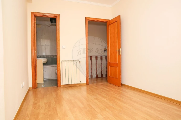 Apartamento T3 para Arrendamento em Carregado e Cadafais Foto 2