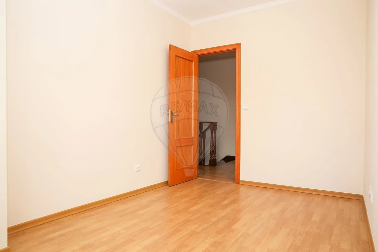 Apartamento T3 para Arrendamento em Carregado e Cadafais Foto 15