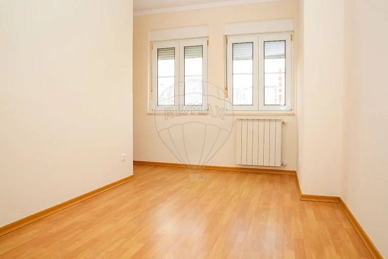 Apartamento T3 para Arrendamento em Carregado e Cadafais Foto 11