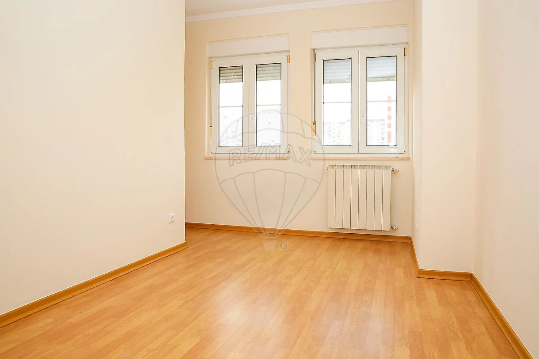 Apartamento T3 para Arrendamento em Carregado e Cadafais Foto 11