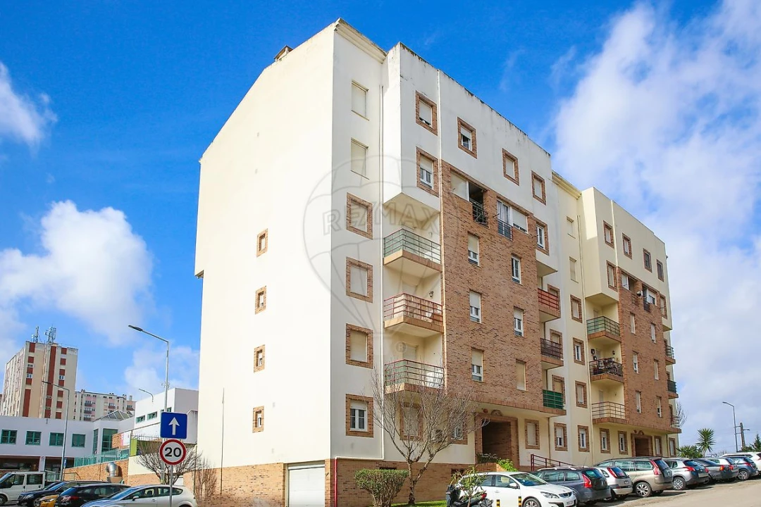 Apartamento T3 para Arrendamento em Carregado e Cadafais Foto 1