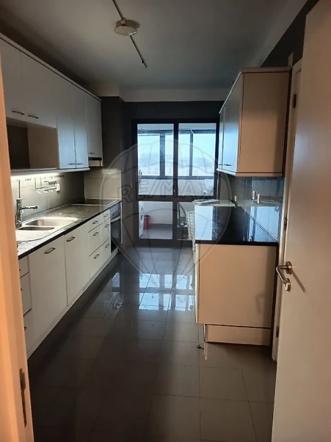 Apartamento T3 para Arrendamento em Aldoar, Foz do Douro e Nevogilde