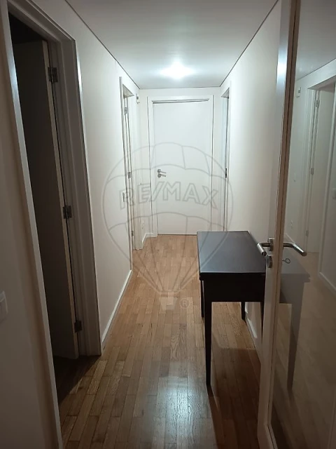 Apartamento T3 para Arrendamento em Aldoar, Foz do Douro e Nevogilde