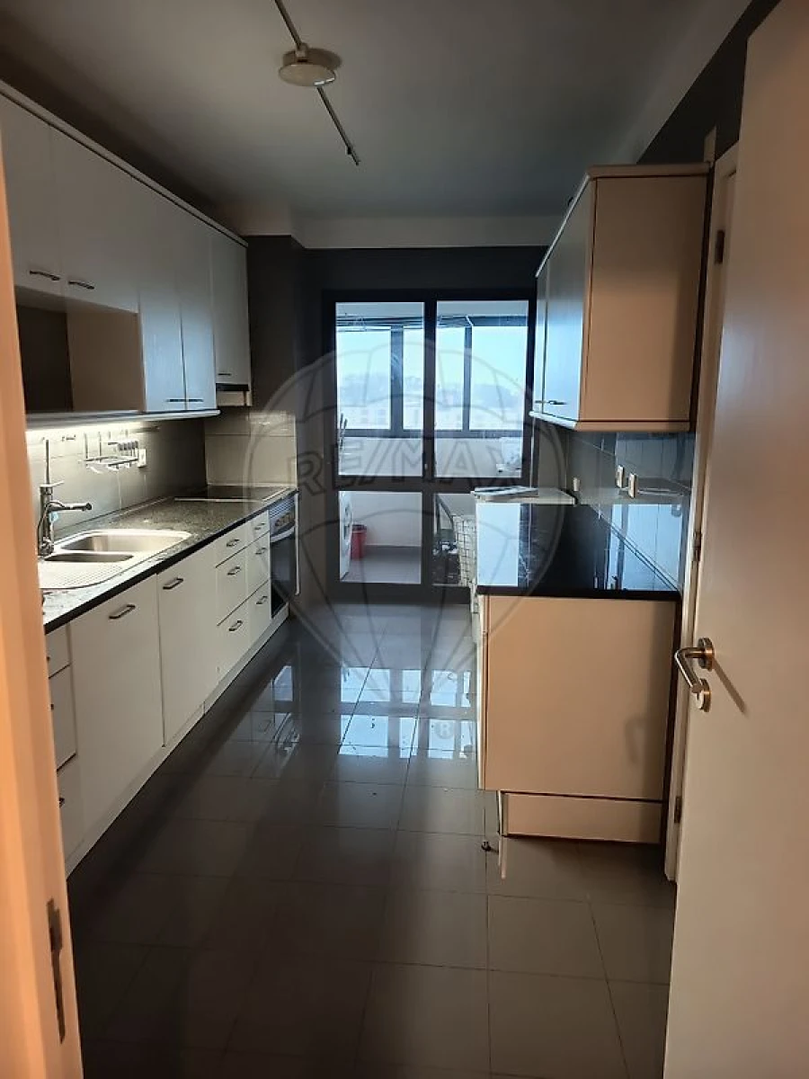 Apartamento T3 para Arrendamento em Aldoar, Foz do Douro e Nevogilde Foto 3
