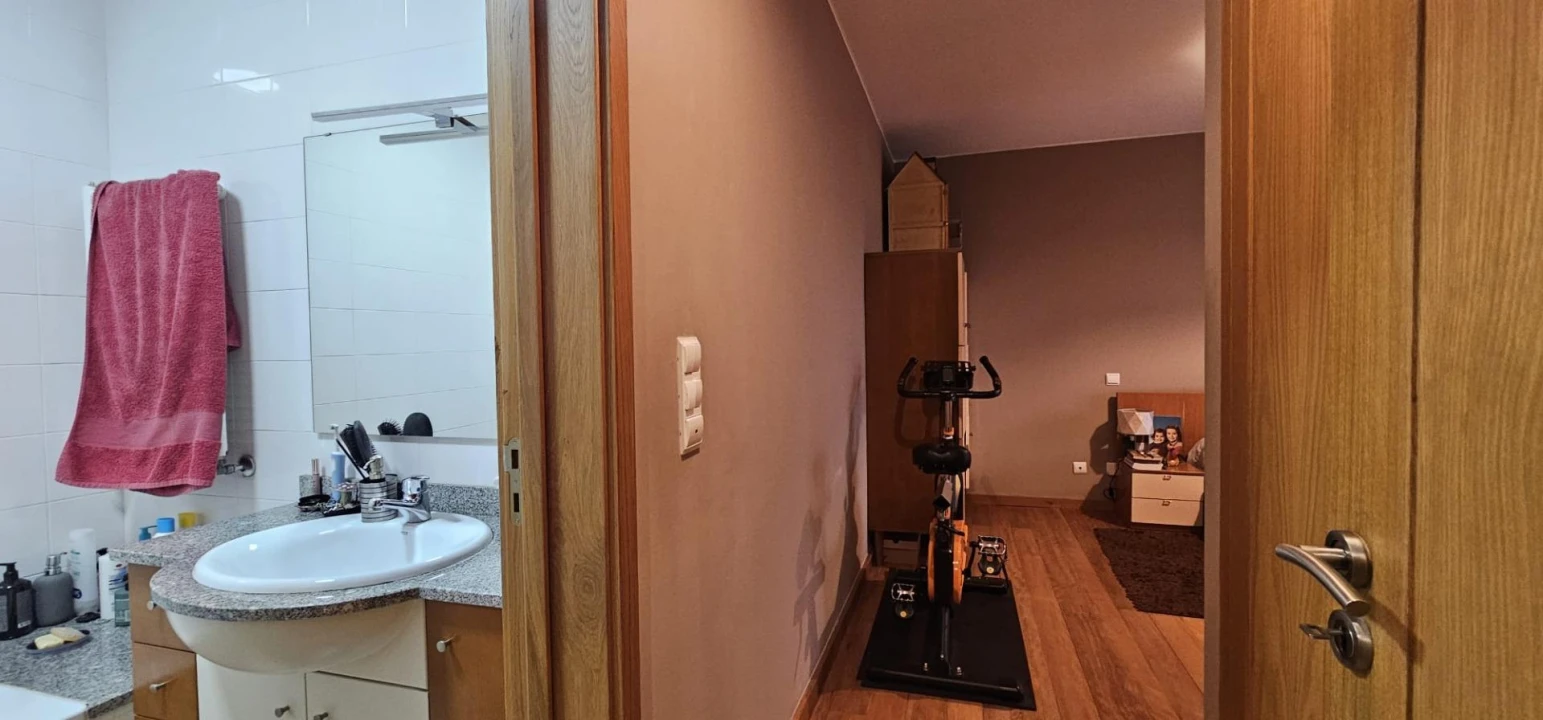 Apartamento T5 para Venda em Moreira Foto 14