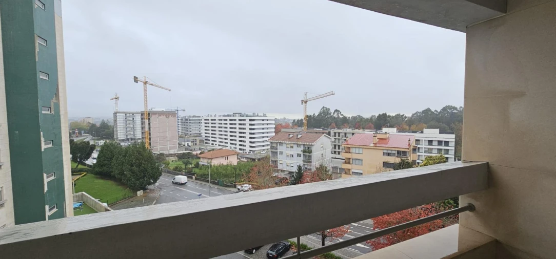 Apartamento T5 para Venda em Moreira Foto 8