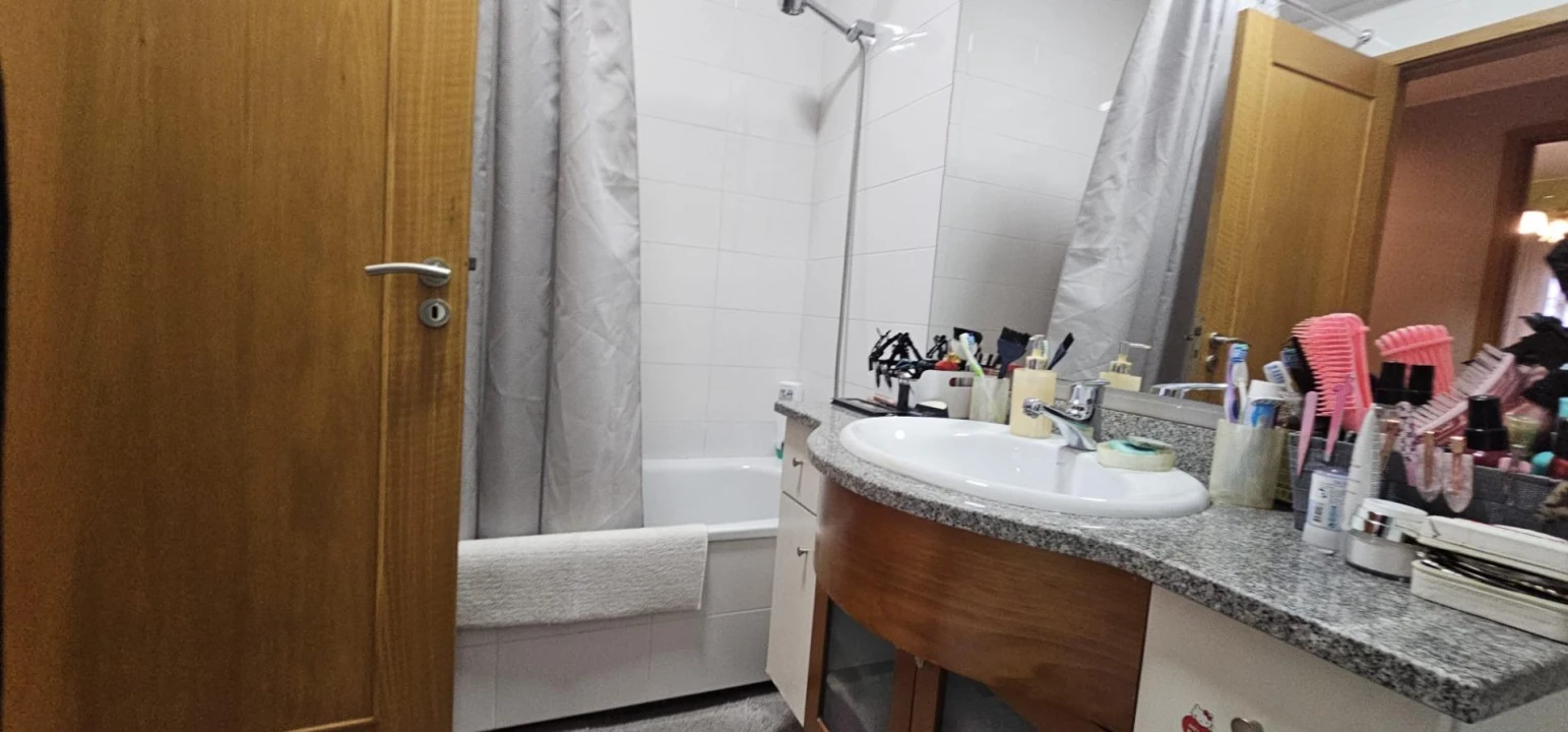 Apartamento T5 para Venda em Moreira Foto 11