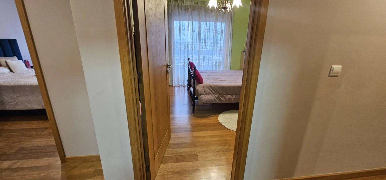 Apartamento T5 para Venda em Moreira Foto 6