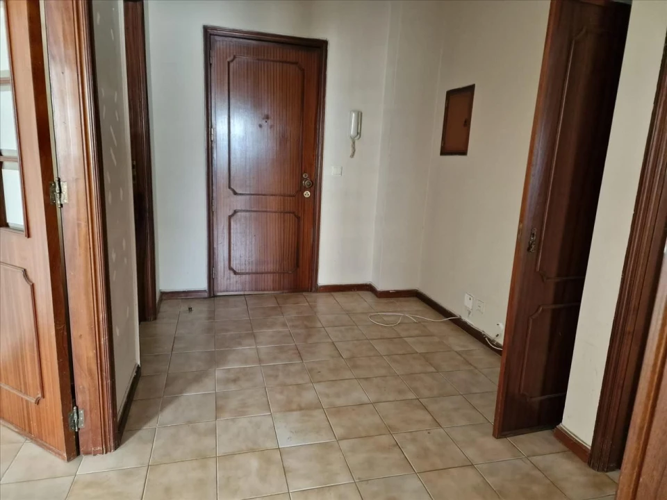 Apartamento T1 para Venda em Mafamude e Vilar do Paraíso Foto 2