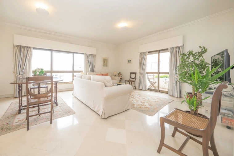 Apartamento T2 para Venda em Algés, Linda-A-Velha e Cruz Quebrada-Dafundo Foto 1