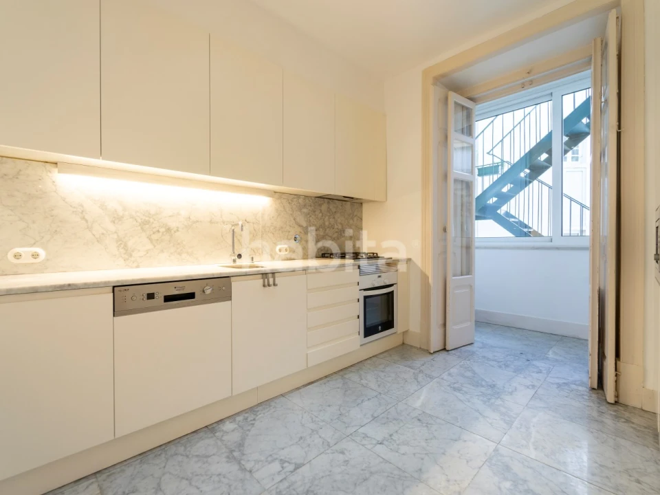 Apartamento T3 para Arrendamento em Arroios Foto 8