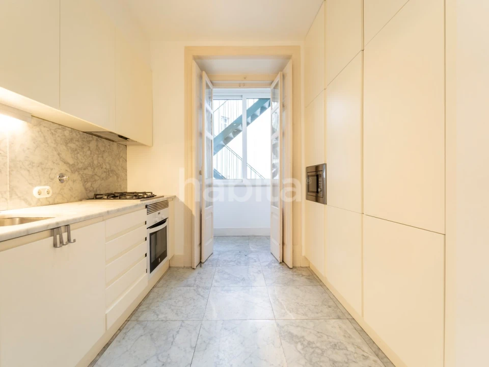 Apartamento T3 para Arrendamento em Arroios Foto 9