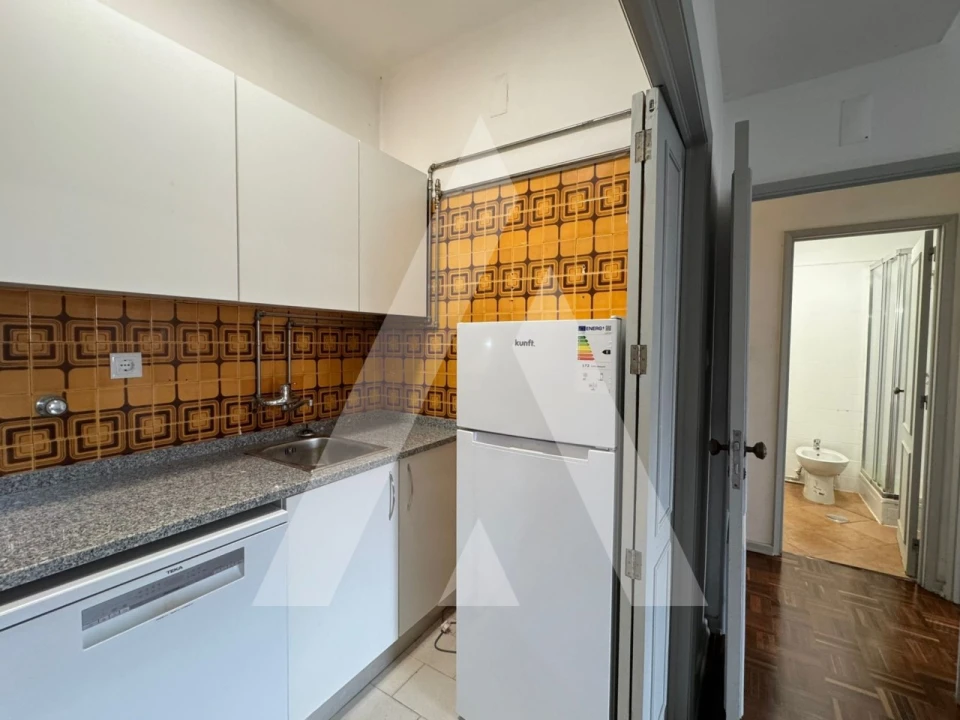 Apartamento T1 para Arrendamento em Santo Antonio dos Olivais Foto 1