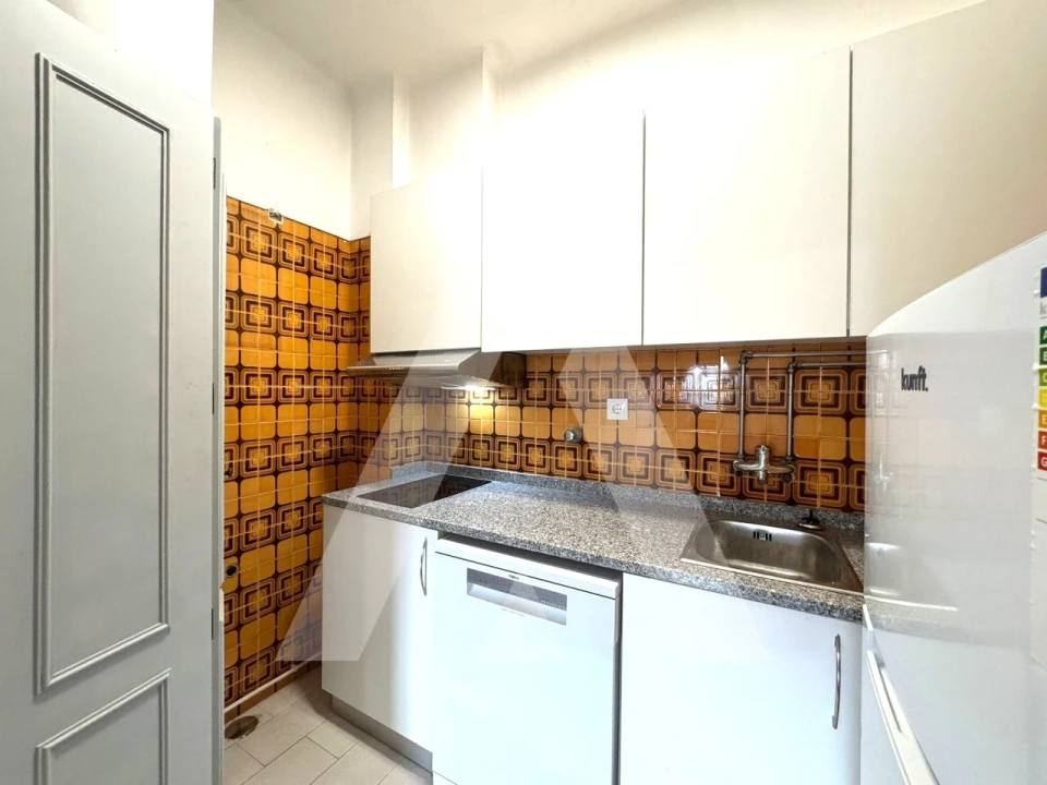 Apartamento T1 para Arrendamento em Santo Antonio dos Olivais Foto 4