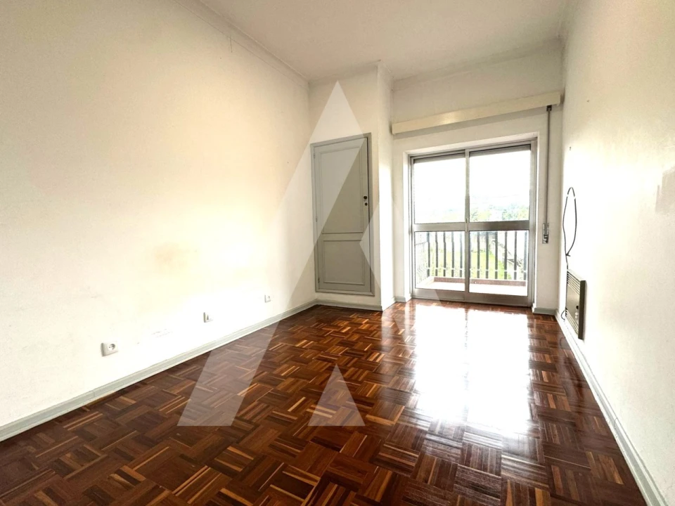 Apartamento T1 para Arrendamento em Santo Antonio dos Olivais Foto 5