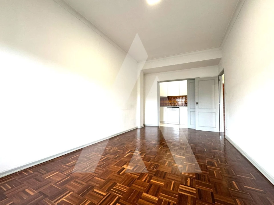 Apartamento T1 para Arrendamento em Santo Antonio dos Olivais Foto 11