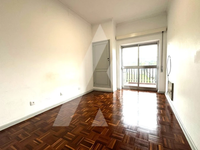 Apartamento T1 para Arrendamento em Santo Antonio dos Olivais Foto 5