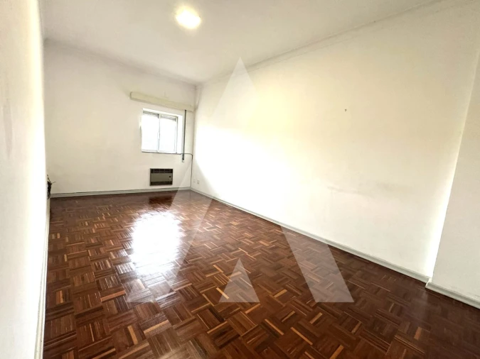 Apartamento T1 para Arrendamento em Santo Antonio dos Olivais Foto 10